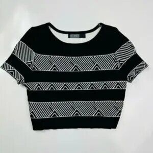 Rehab Black And White Knit Cropped Top Size Small‎